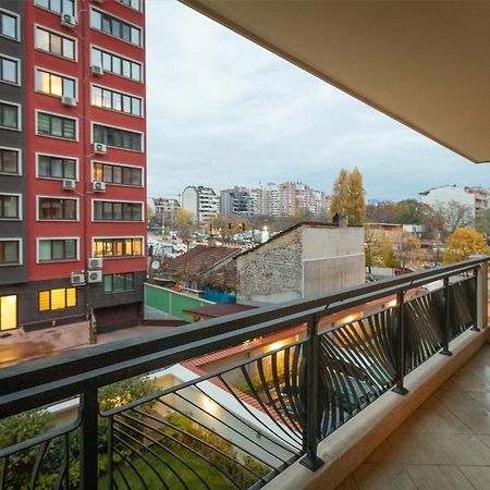 Modern And Bright Apartments Near Center - Free Parking Sofia Exterior photo