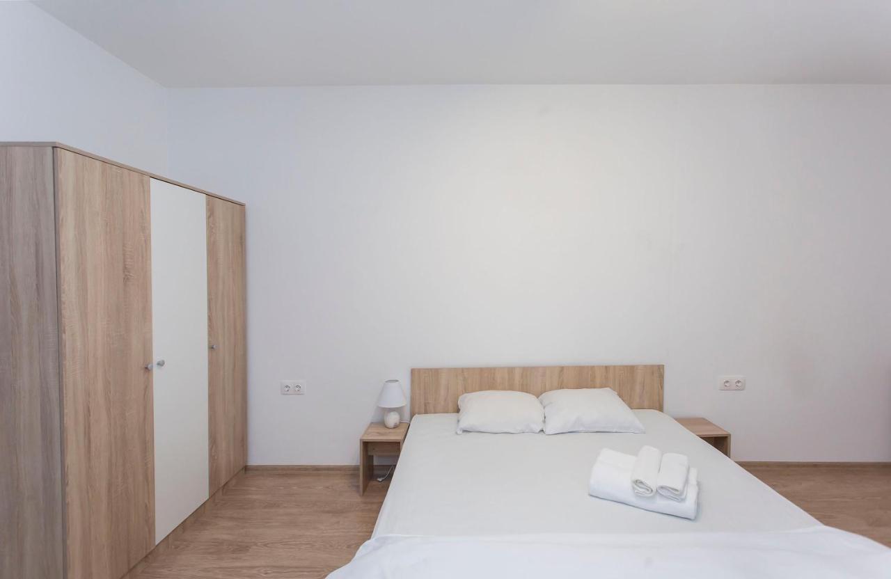 Modern And Bright Apartments Near Center - Free Parking Sofia Exterior photo