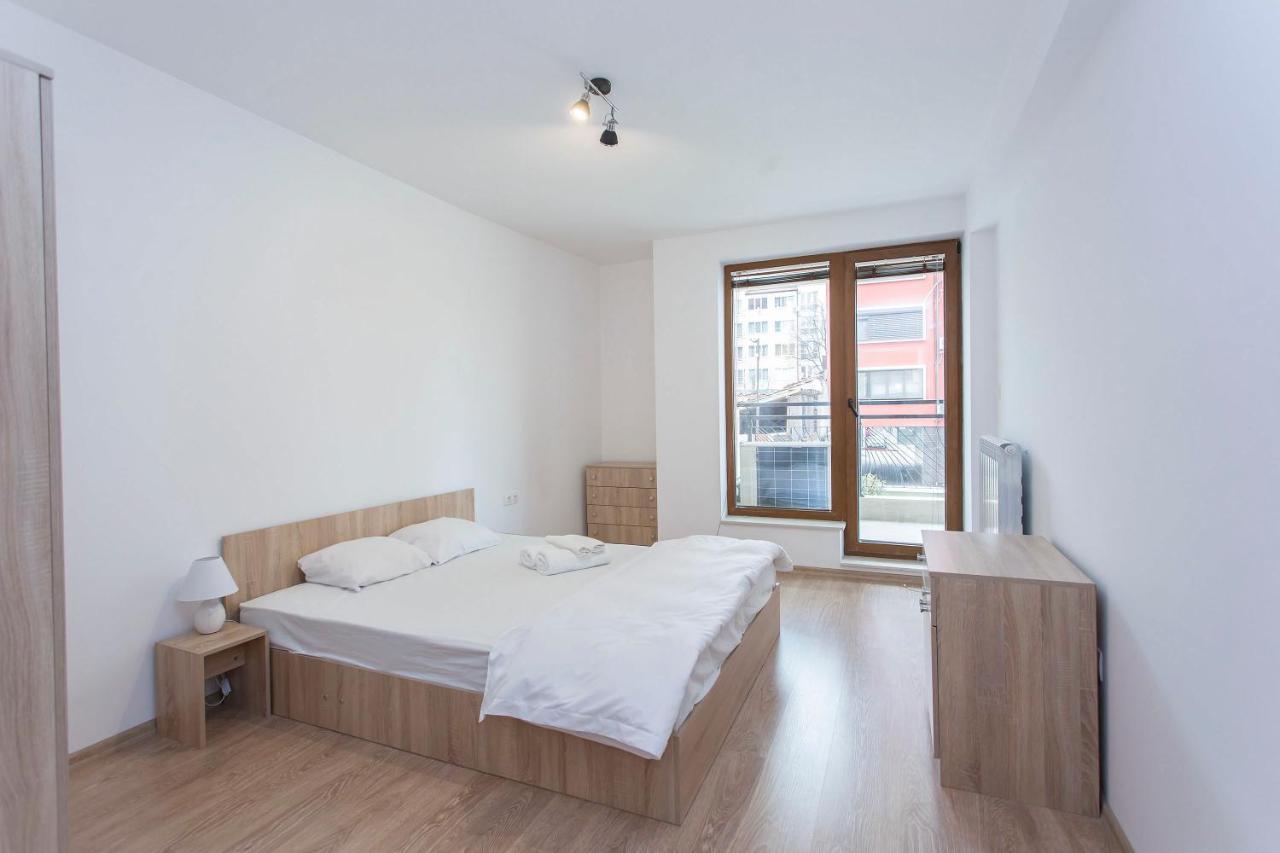 Modern And Bright Apartments Near Center - Free Parking Sofia Exterior photo