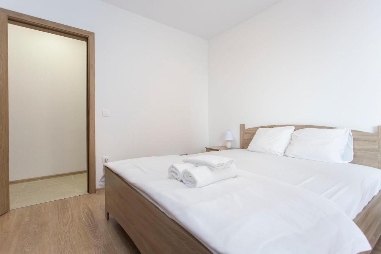 Modern And Bright Apartments Near Center - Free Parking Sofia Exterior photo