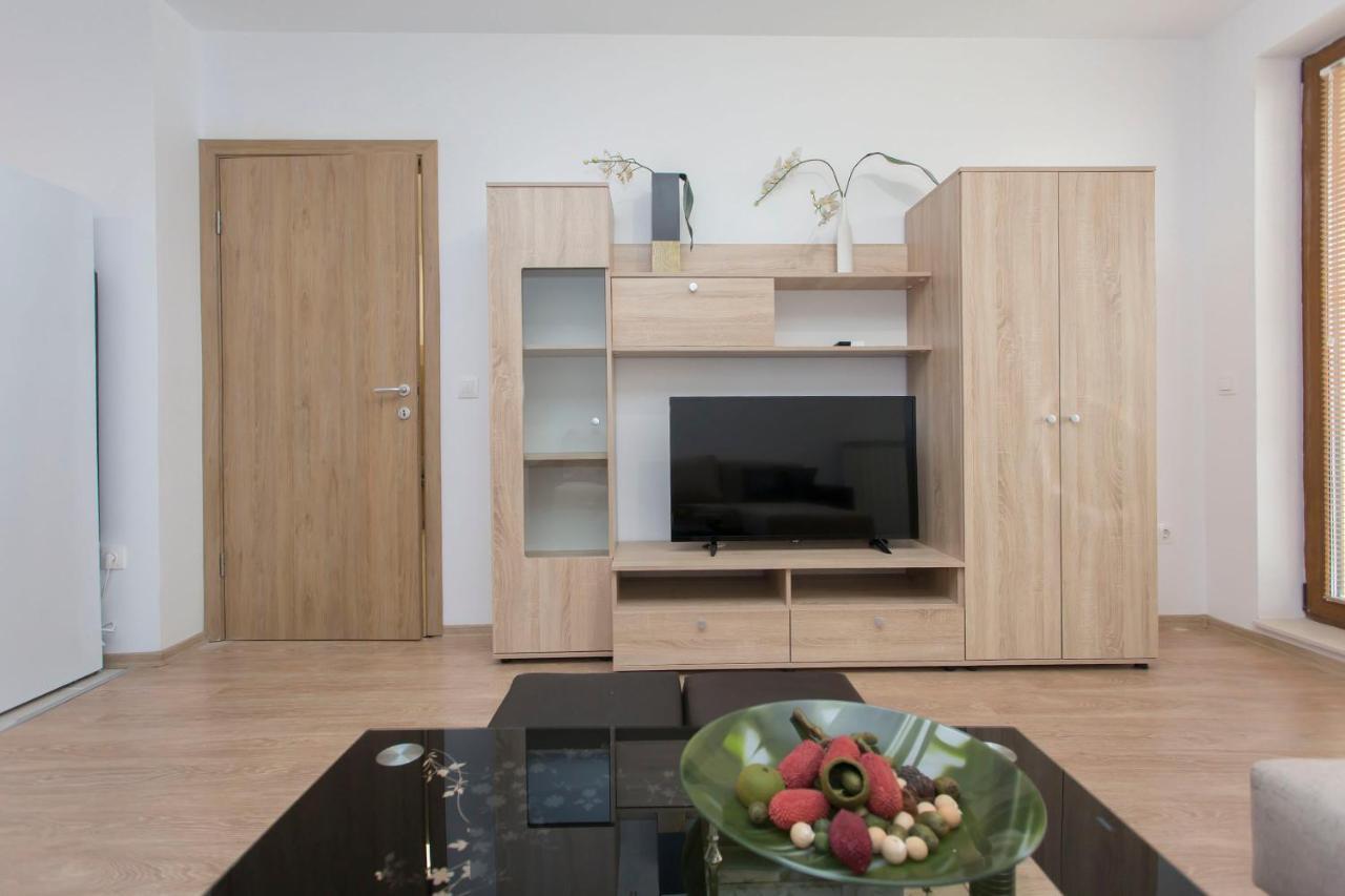 Modern And Bright Apartments Near Center - Free Parking Sofia Exterior photo