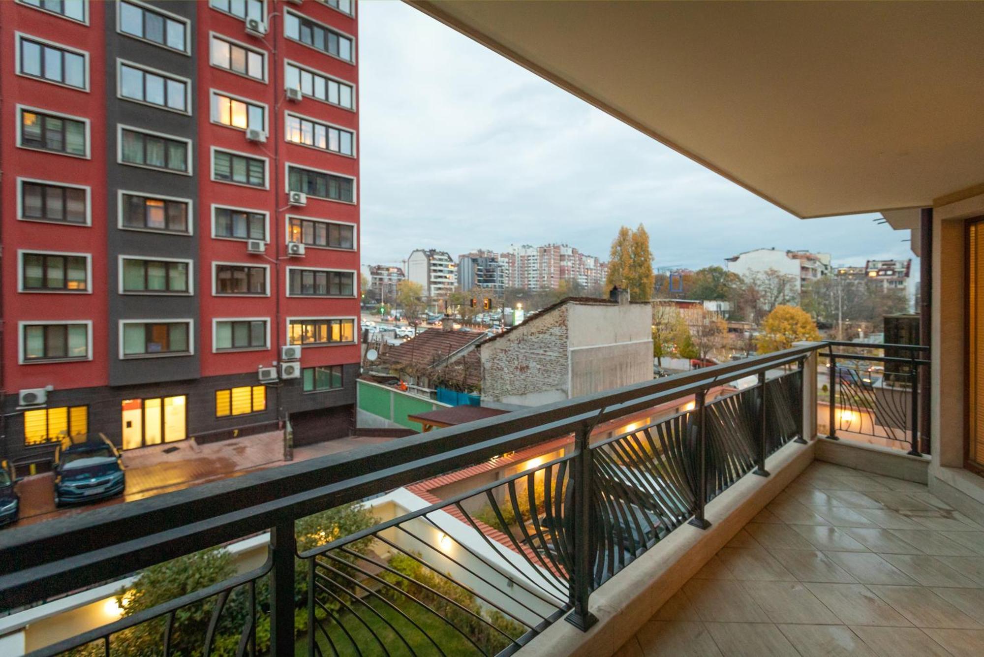 Modern And Bright Apartments Near Center - Free Parking Sofia Exterior photo